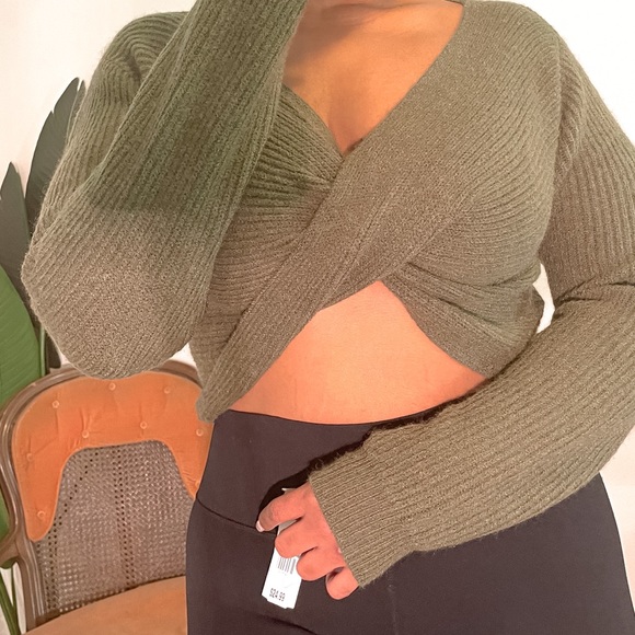 Army green twisted crop sweater - Picture 4 of 5